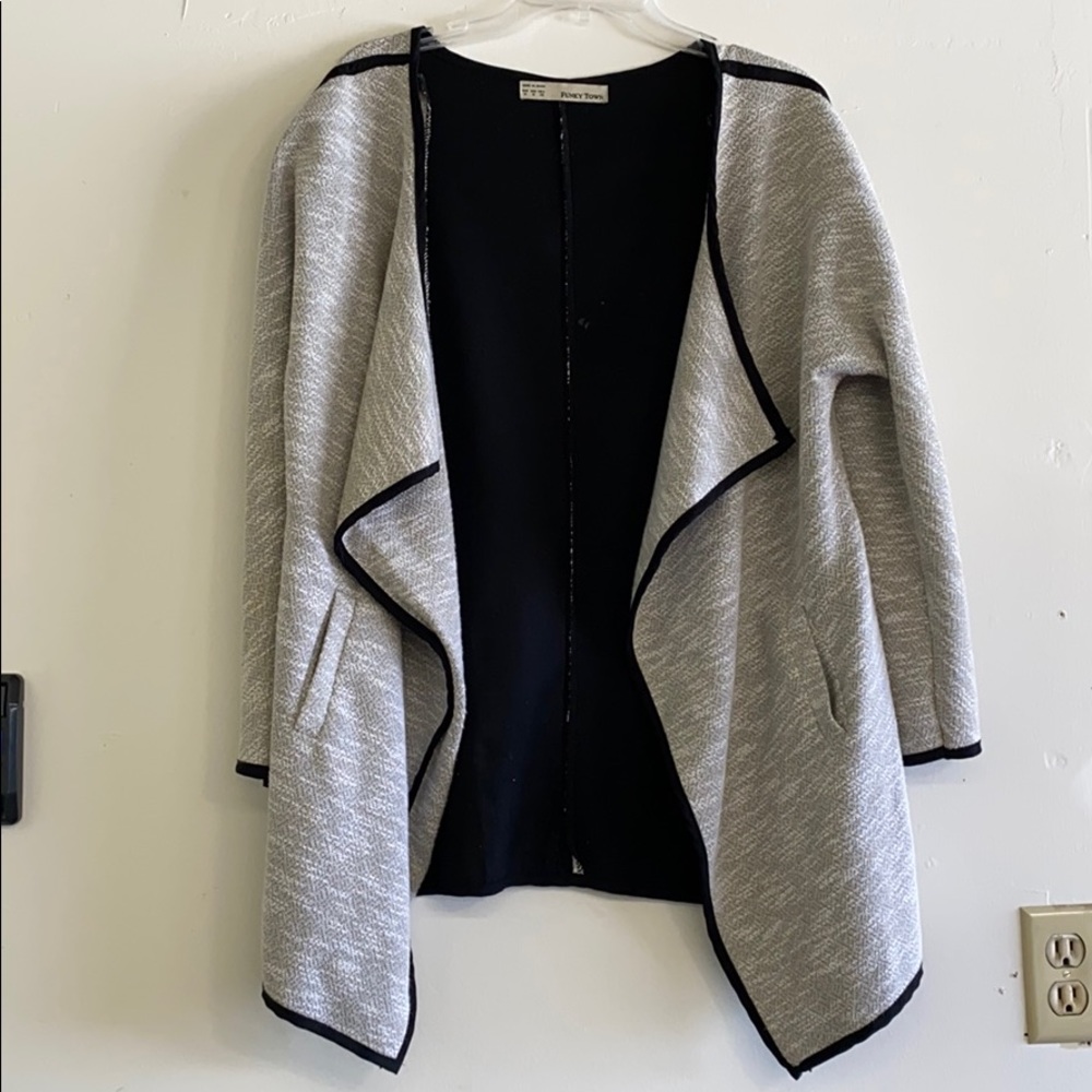 FUNKY TOWN grey and black sweater jacket